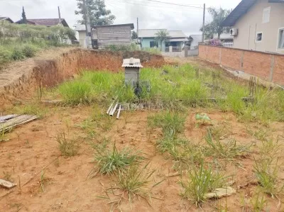 Terreno (sentido fundos/frente)