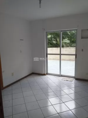 Dormitório com sacada