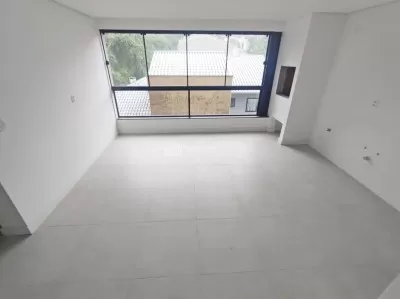 Sala, sacada integrada, churrasqueira