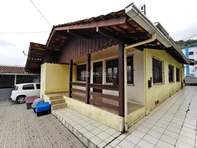 Casa 4 dormitórios Água Verde - Blumenau, SC