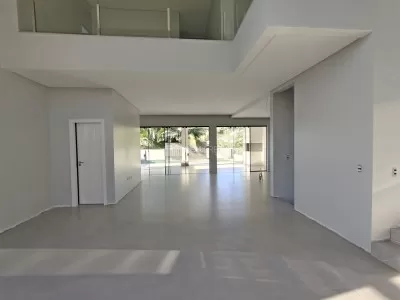 Sala, lavabo, copa/cozinha e área de festa
