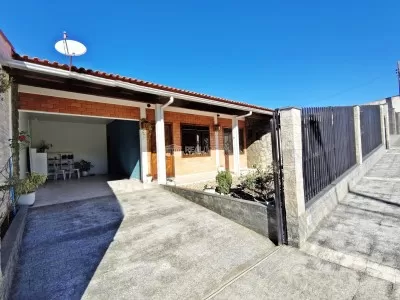 Fachada da Casa e Varanda da Frente