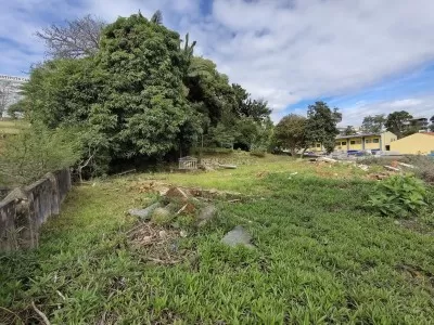 Frente do terreno, lado direito para os fundos
