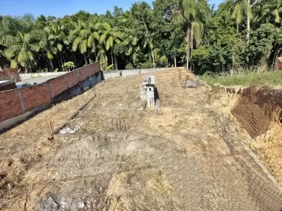 Terreno com fundamento