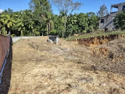 Terreno com fundamento