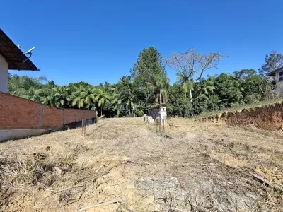 Terreno com fundamento