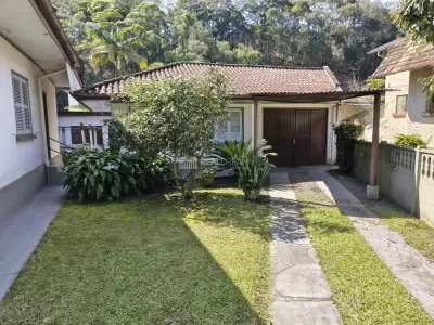 Garagem e área de serviço