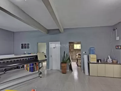 Acesso a cozinha, lavabo e recepção