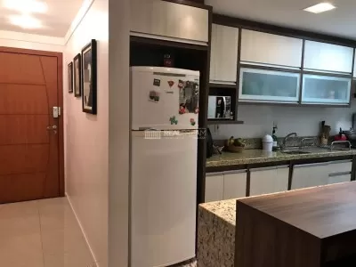Hall do apartamento e cozinha