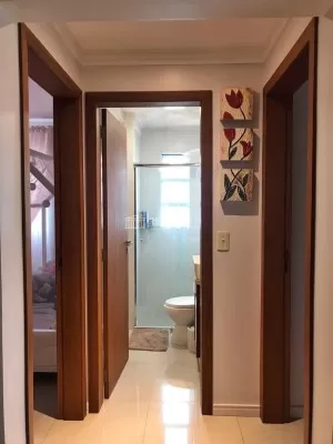 Acesso aos dormitórios e banheiro