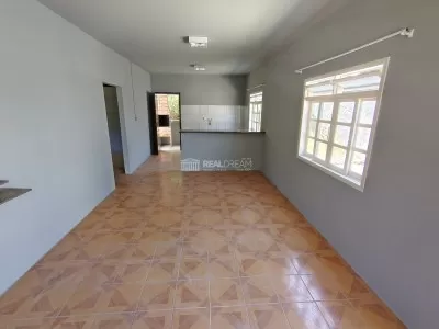 Sala, copa e cozinha