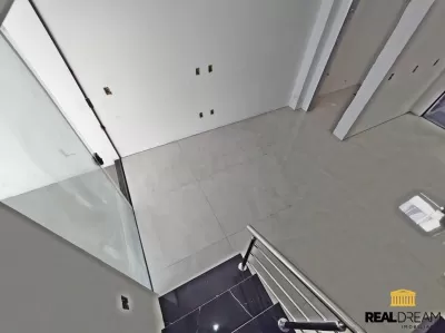 Sala de estar, lavabo e copa/cozinha