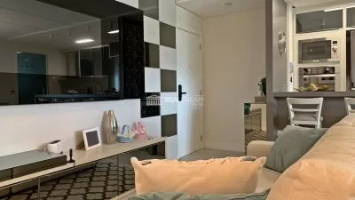 Sala de estar com TV embutida