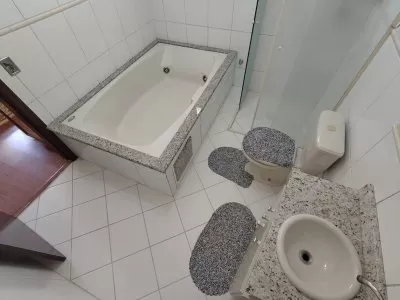 Banheiro da suíte com hidro