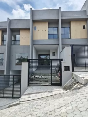 Sobrado 3 dormitórios Água Verde - Blumenau, SC